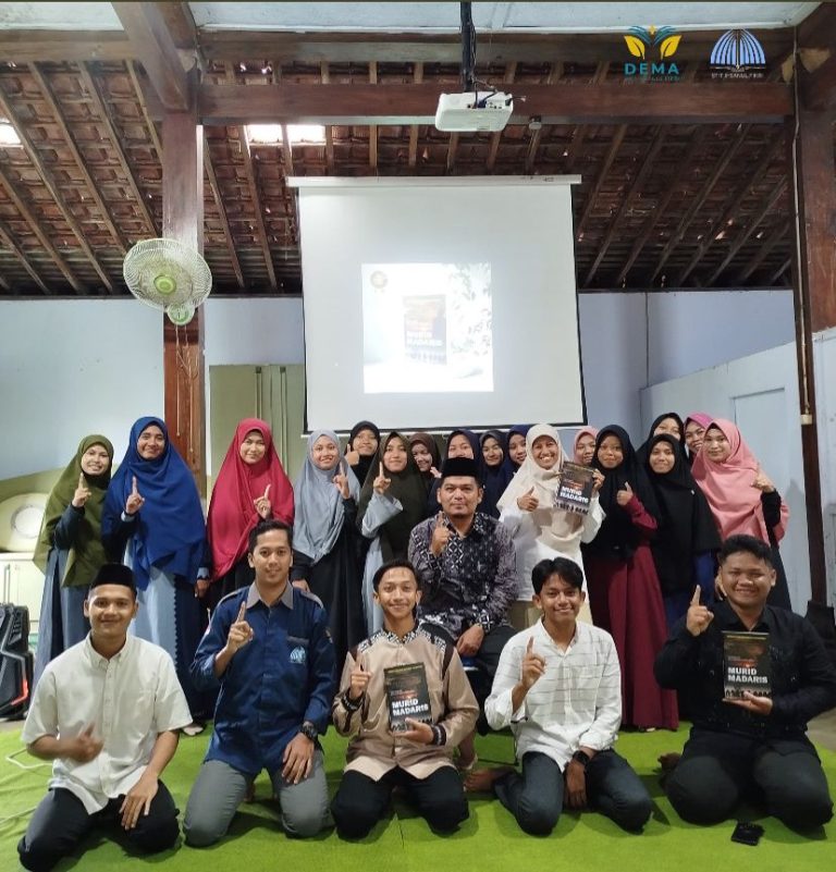 Mahasiswa STIT Ihsanul Fikri Pabelan Gelar Bedah Buku ‘Murid Madaris’ Karya Kyai Dr. Akhmad Kasban