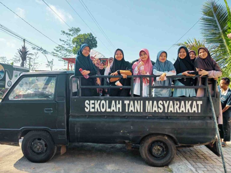 Mahasantri STIT Ihsanul Fikri Ikuti Pelatihan Ketahanan Pangan di Sekolah Tani Temanggung